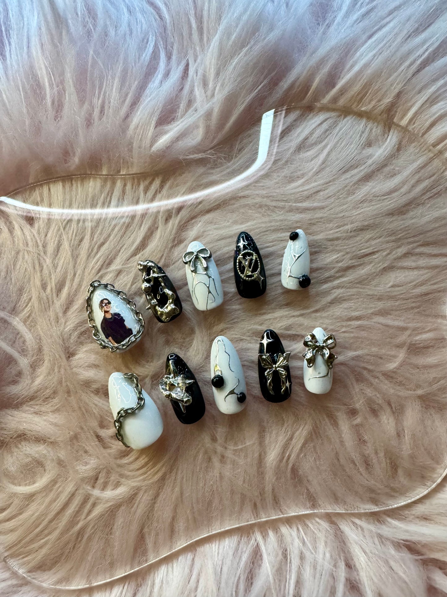 Jungwoo 2 Baddies Nails