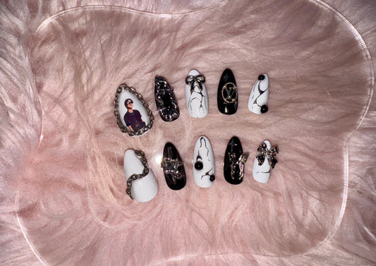 Jungwoo 2 Baddies Nails